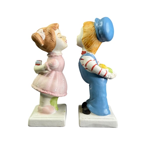 The Unbranded Brand Other - Vintage Ceramic Boy and Girl Figurines Kissing Couple‎ Mid-Century Kitsch Decor